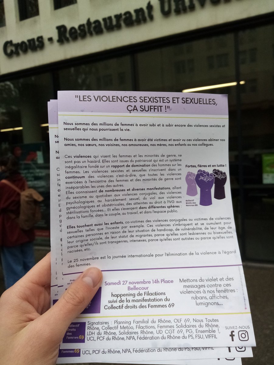 uec_lyon's tweet photo. Distribution de tracts ce midi pour appeler aux rassemblements  lyonnais contre les violences sexistes et sexuelles :

- 17h ce soir à l'ENS pour dénoncer le silence de la direction après la libération de la parole des victimes dans l'école

- 14h samedi à Bellecour ! https://t.co/gFy2cA0PsF