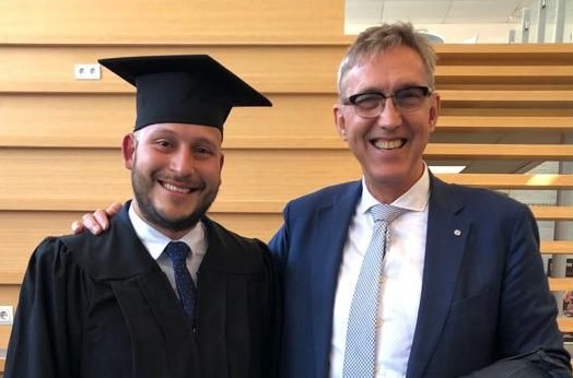 han_lean's tweet photo. Dit jaar studeerde de eerste Masterstudent Lean Engineering af aan de @HANnl. Lees het interview waarin Felipe zijn ervaringen deelt:
https://t.co/yRqlf1ik51 @studeertechniek https://t.co/BoP9WTw2wc