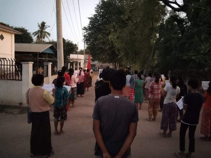 december132021's tweet photo. Night strike to protest against the military dictatorship was staged by locals of #YayKyiPin Village, Yinmarpin Tsp.
#HelpMyanmarIDPs
#Nov25Coup
#WhatsHappeningInMyanmar https://t.co/1hYhkuFGxt