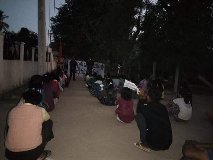 december132021's tweet photo. Night strike to protest against the military dictatorship was staged by locals of #YayKyiPin Village, Yinmarpin Tsp.
#HelpMyanmarIDPs
#Nov25Coup
#WhatsHappeningInMyanmar https://t.co/1hYhkuFGxt