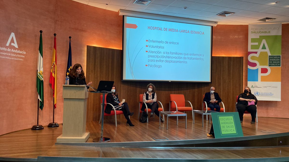 OPIMEC's tweet photo. Nieves Lara Fires expone su experiencia con pacientes pluripatológicos en estancias de media-larga duración, unidades de desintoxicación hospitalaria con proyección a reinserción socio-laboral y Hospitales de día en el #foropimec. https://t.co/bPNNg1Odx2