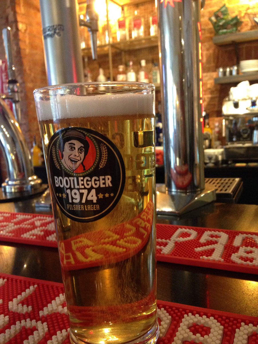 At my favourite bar 😎 it has been 15 hrs since my last visit 😂 happy birthday to me.