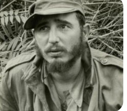 Los colaboradores del ejército de batas blancas honrando al Comandante en Jefe 
Fidel, comprometidos en brindar servicios de excelencia. #FidelPorSiempre 
#FidelVive #HéroesDeLaSalud #CubaPorLaVida <a href="/cubacooperaven/">Brigada Médica Cubana en Venezuela</a> @minsapcuba