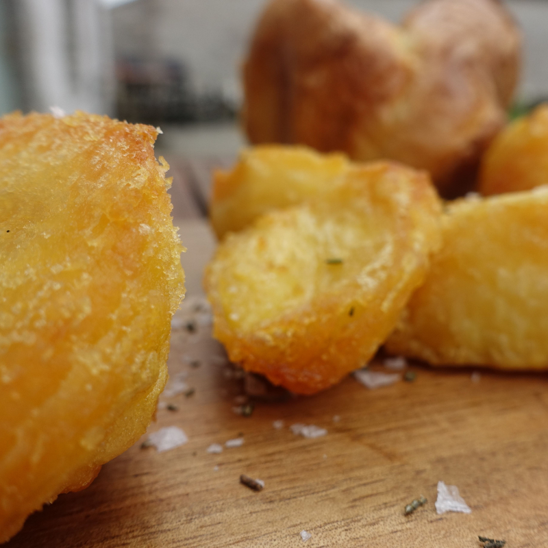 InnKingsdon's tweet photo. Perfectly crisp roast potatoes... 😍

#somersetfood #goodfood #somersetdining  #kingsdoninnfood #goodfoodguide #dineandstay #weekendbreak #midweekbreak #foodybreak #somersetrestaurant #visitsomerset #christmasinsomerset #christmas #christmasbookings https://t.co/KX5S9E1znX