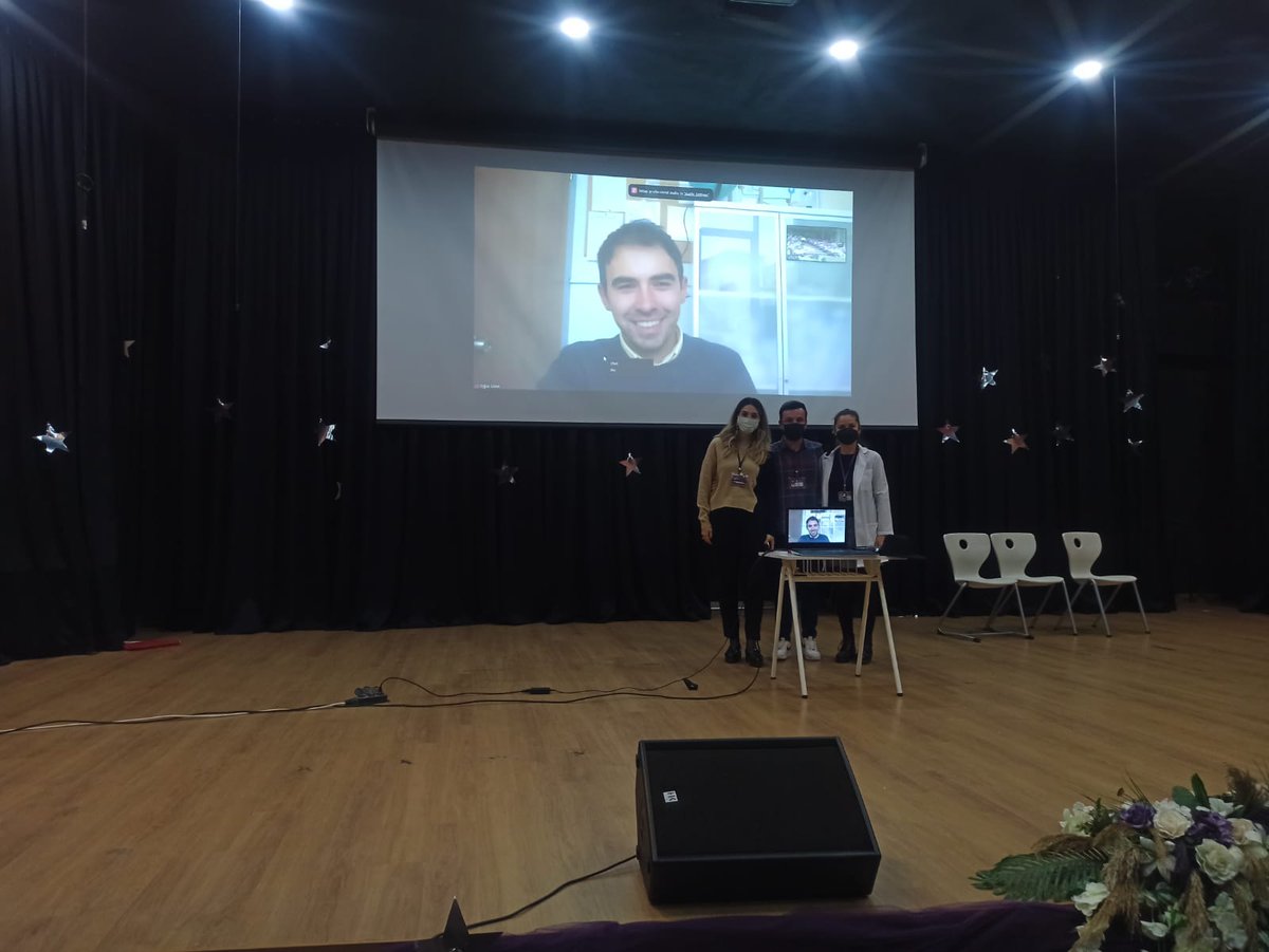 Narlıdere Uğur Ortaokulu olarak uzay bilimlerine olan merakımızı pekiştirmek amaçlı Astronom Oğuz UZUN, canlı astronomi semineri ile okulumuza konuk oldu.
Öğrencilerimiz ilgi duydukları soruları yönelttiler. Kendisine vermiş olduğu değerli bilgiler için teşekkür ederiz.🌌🪐