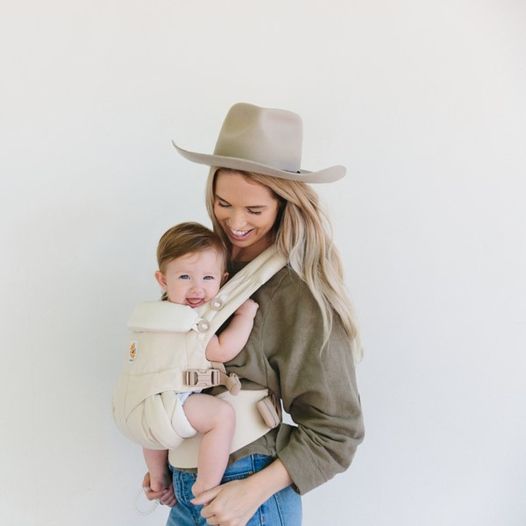 De Omni 360 draagzak is de ideale metgezel voor het dagelijkse leven. Hij is niet alleen comfortabel en ergonomisch voor je baby, maar ook voor jou. 

>> bit.ly/3zYc9M2