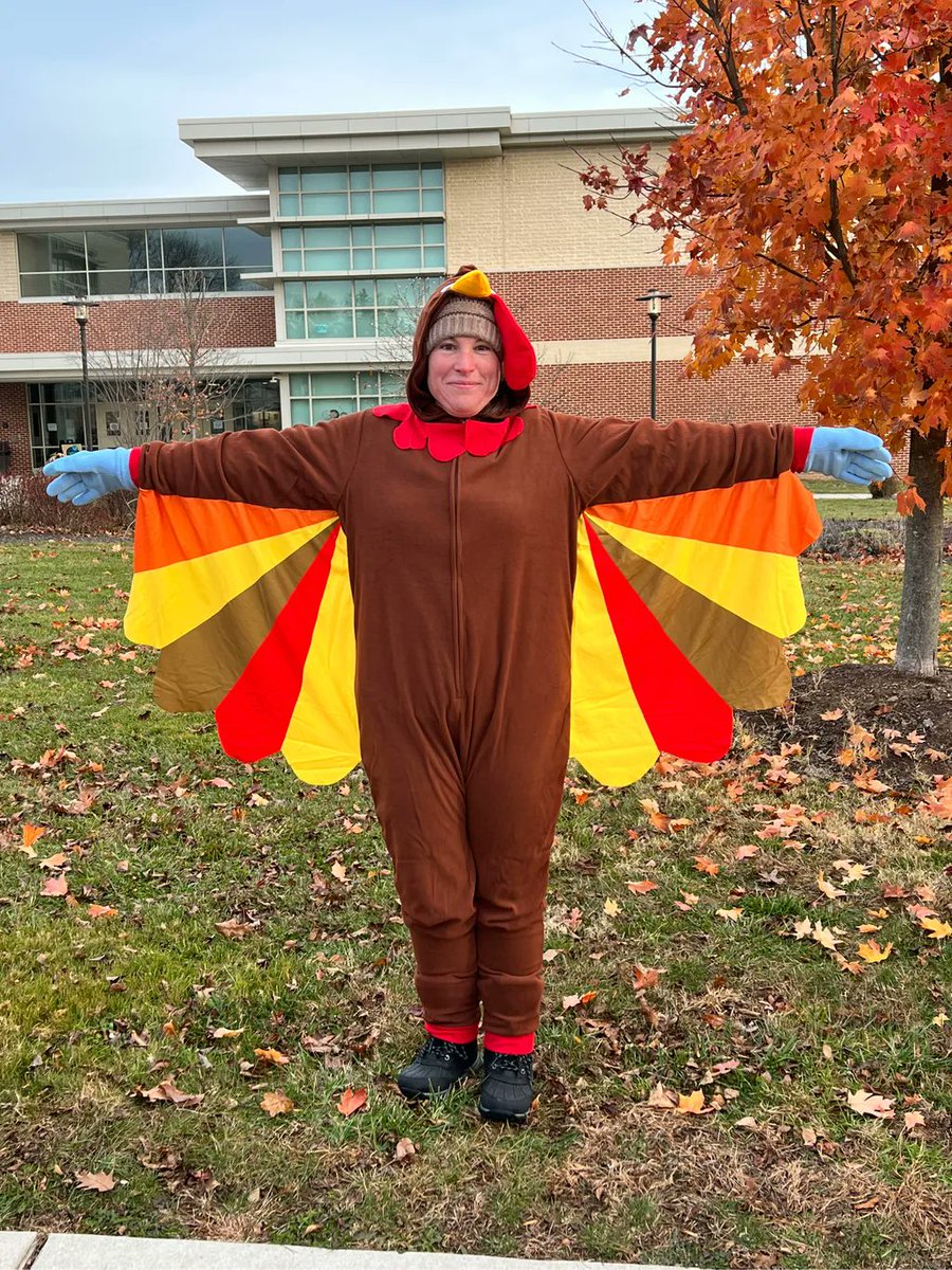 DelcoTurkeyTrot's tweet photo. Tom the turkey is on the course! #DelcoTT2021 #5krun #thanksgivingrun https://t.co/XU5BdSDNnv