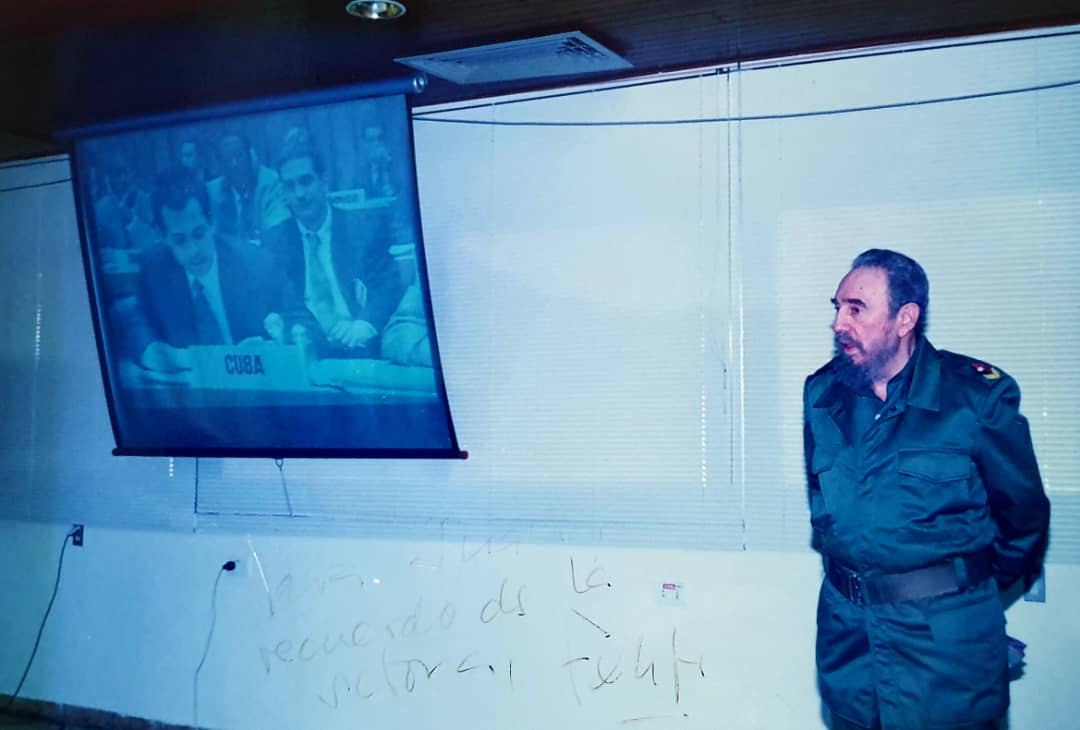 Un recuerdo inolvidable. Él al frente de la batalla.
#FidelPorSiempre #CubaVive