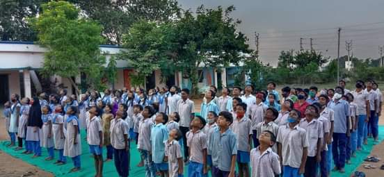 Asharamjiashram's tweet photo. हैदराबाद तेलांगना मे रंगारेड़ी ज़िला के कस्तूरबा गांधी विद्यालय और जूनियर कॉलेज महेस्वरम के बच्चो द्वारा तुलसी पूजन करवाया गया और बच्चो में सत्साहित, नोटबुक भी बांटे गए।
#tulsipujandivas
#CelebrateVedicFestivals
#संस्कृति_रक्षक_संत
#युग_प्रवर्तक_संत

https://t.co/TFZvIciTD9 https://t.co/HQHwfWkpaO