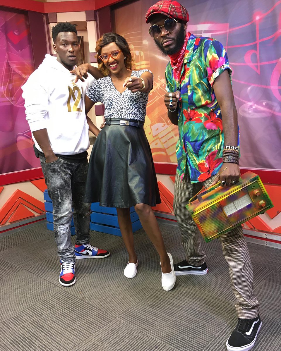 Throwback Thursday!
Rwimbo tuuu rwa #TBT ndani ya #CiaHauKabere na @moch_254 @wanjikuwakinuthia na @djbucho254 on the MIXX!! 
#Ririmbuka🔥📽
CHECK IN na usalimie jeshi ya mtaa... 
SMS LINE 21182

WATCH LIVE||kamemetv.co.ke