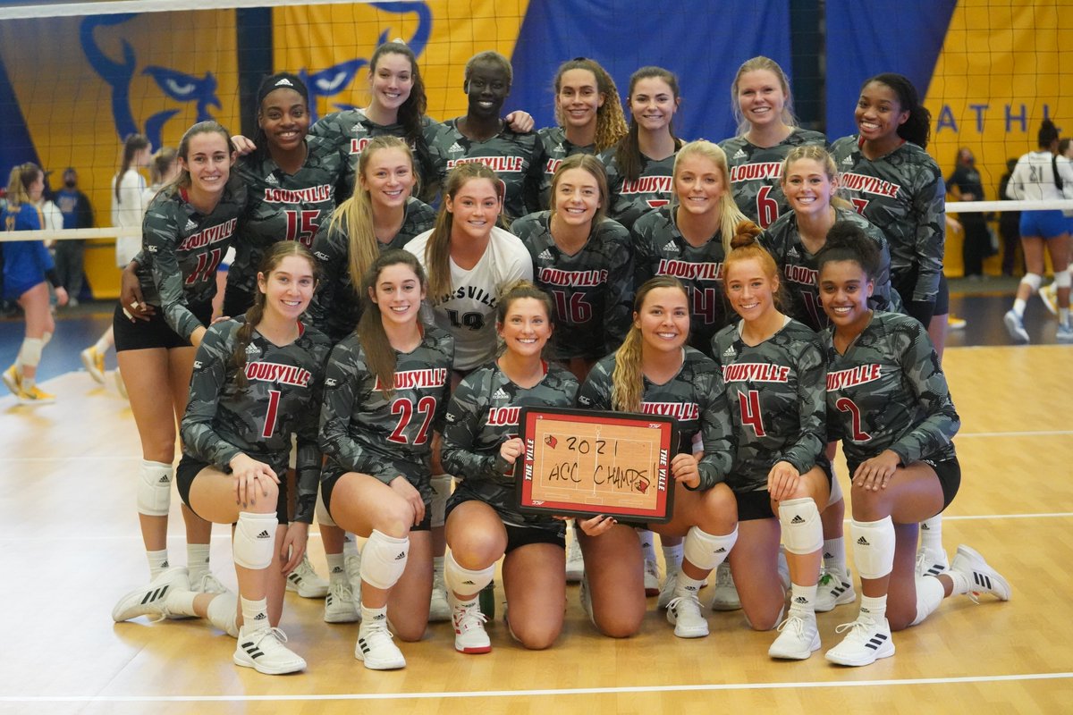 LouisvilleVB's tweet photo. Waking up like ... 🏆

#GoCards https://t.co/AQOouSeVWB