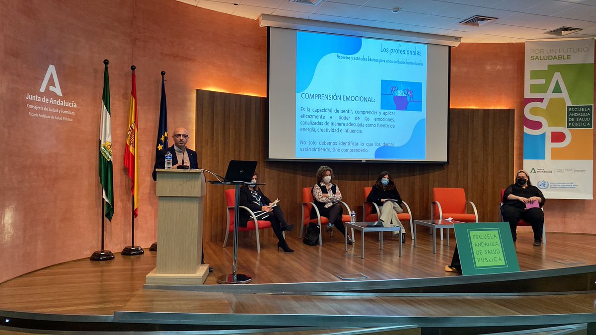 OPIMEC's tweet photo. David Bejarano Álvarez resume su ponencia definiendo por Humanización de los cuidados el conjunto de competencias personales, que permiten desarrollar la actividad profesional, dentro del ámbito sanitario, velando por la dignidad y respeto hacia el ser humano en el #foropimec. https://t.co/2NhR0GAnsf