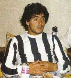 MatadorCbes's tweet photo. A un año de la desaparición física del más grande de todos los tiempos... Dios te tenga en la gloria Diego! https://t.co/V4LidIZbBG