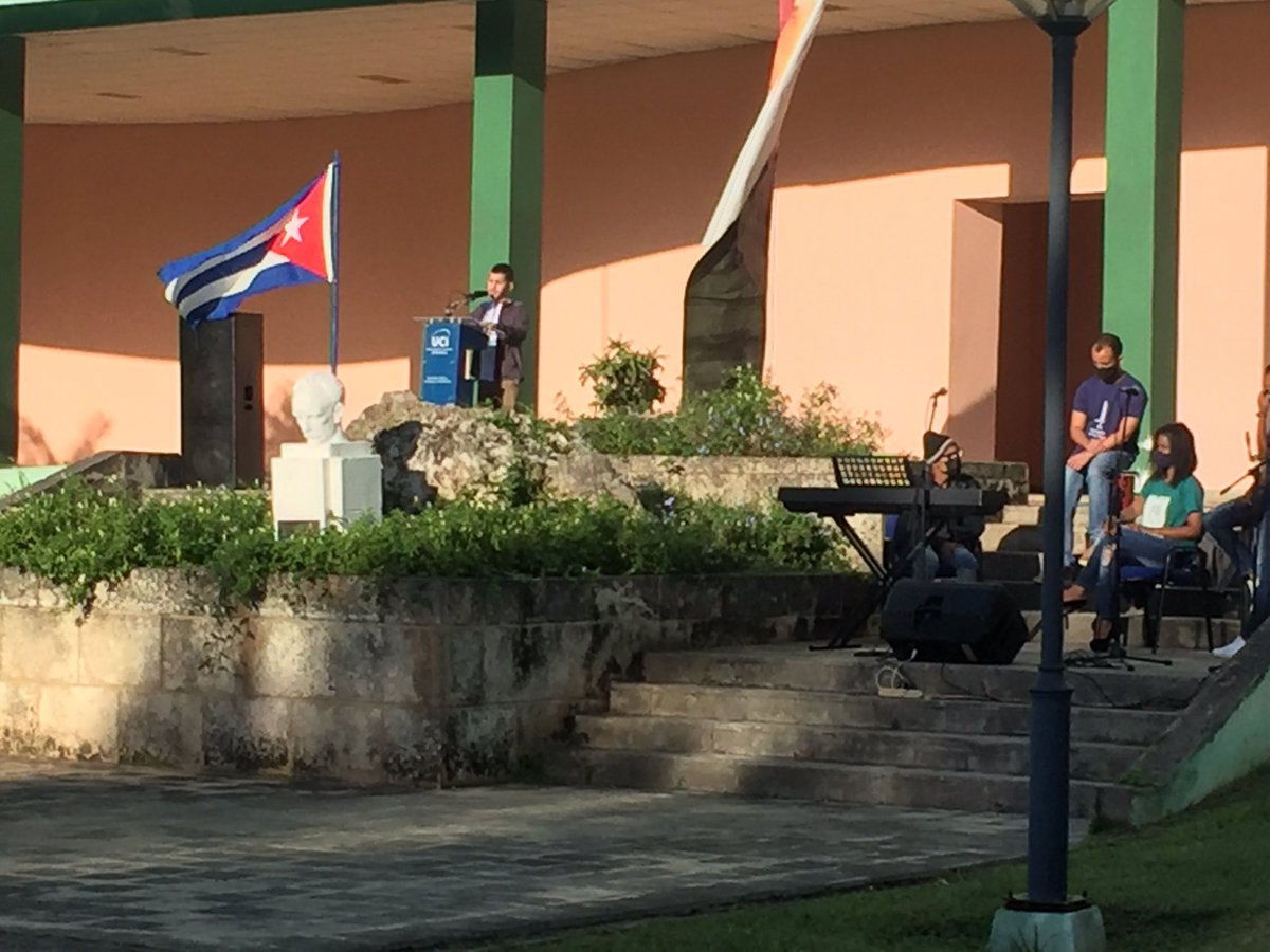 FEUDragones's tweet photo. Se desarrolla en estos momentos, el acto en conmemoración a nuestro Comandante en Jefe Fidel Castro Ruz. @AnaMarys8 @universidad_uci @feu_uci @Jimmyl46337767 @DavidAD_UCI @AManentR_uci #feu #ujc_uci #cuba #YoSoyFidel #feu_uci https://t.co/TA4YqxrXq5