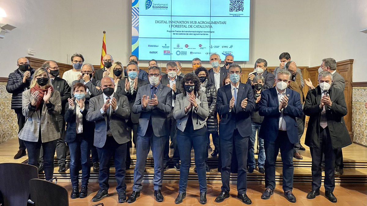 LoJoan's tweet photo. Dia molt important per a #Lleida: posem la primera pedra d’un compromís de país, un centre d’innovació específic que s’ubicarà al Parc Científic de Gardeny per impulsar de manera efectiva i generalitzada l’impuls tecnològic dels sectors agroalimentari i forestal del Catalunya. https://t.co/w1DXQpqwyd