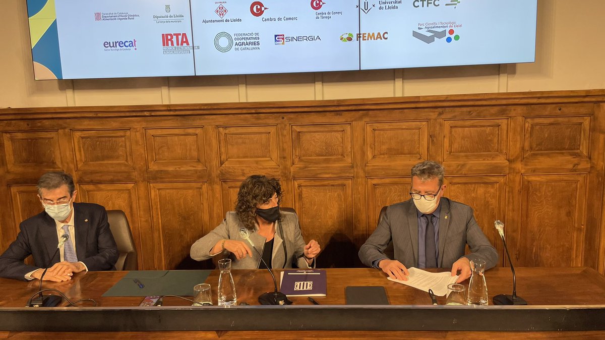 LoJoan's tweet photo. Dia molt important per a #Lleida: posem la primera pedra d’un compromís de país, un centre d’innovació específic que s’ubicarà al Parc Científic de Gardeny per impulsar de manera efectiva i generalitzada l’impuls tecnològic dels sectors agroalimentari i forestal del Catalunya. https://t.co/w1DXQpqwyd