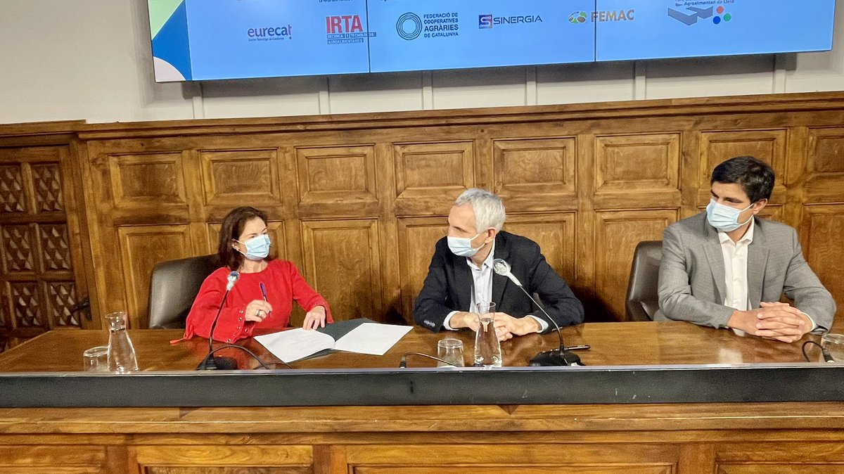 LoJoan's tweet photo. Dia molt important per a #Lleida: posem la primera pedra d’un compromís de país, un centre d’innovació específic que s’ubicarà al Parc Científic de Gardeny per impulsar de manera efectiva i generalitzada l’impuls tecnològic dels sectors agroalimentari i forestal del Catalunya. https://t.co/w1DXQpqwyd