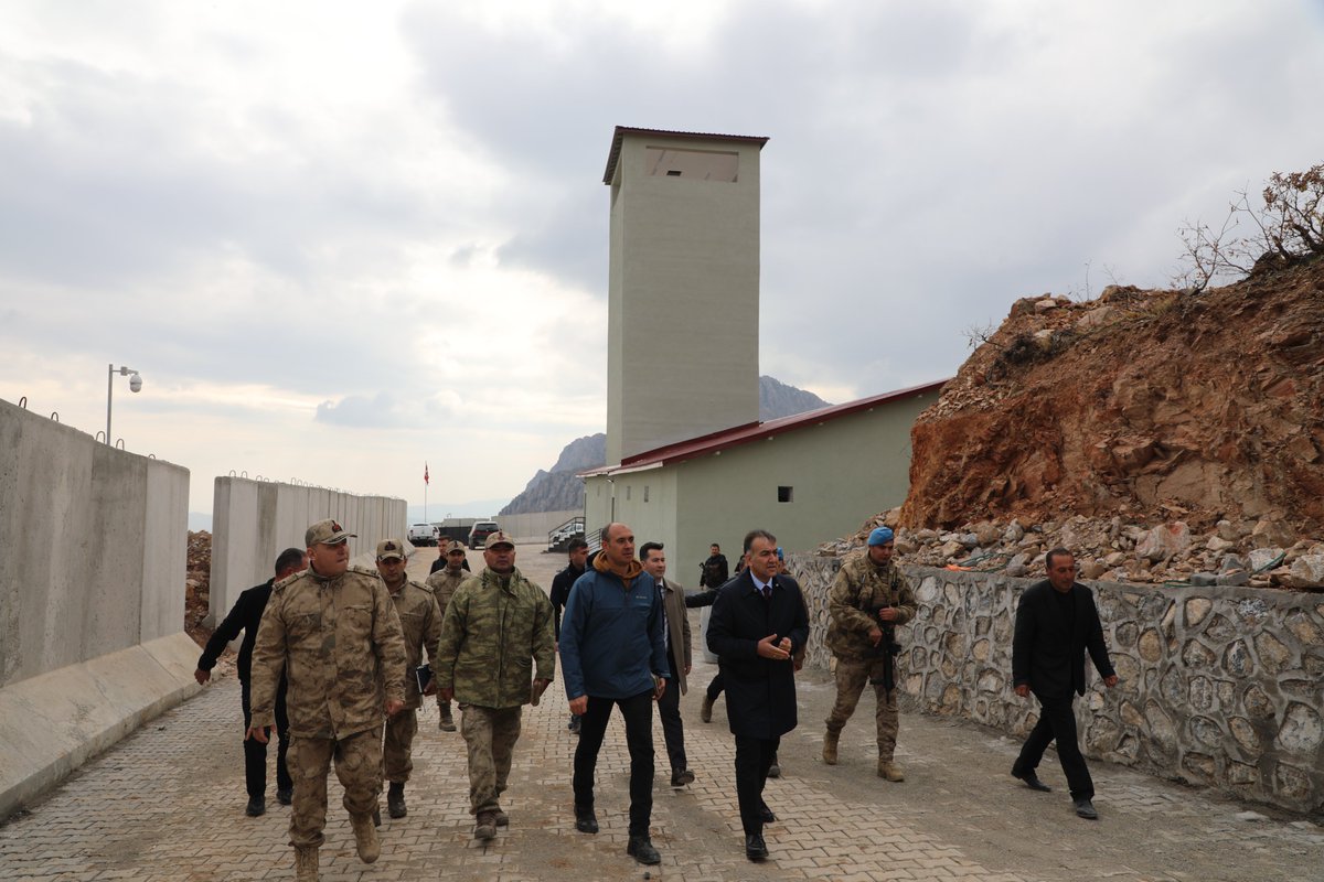 Valimiz Oktay Çağatay, Gazitepe Üs Bölgesini Ziyaret Etti
bitlis.gov.tr/valimiz-oktay-…
