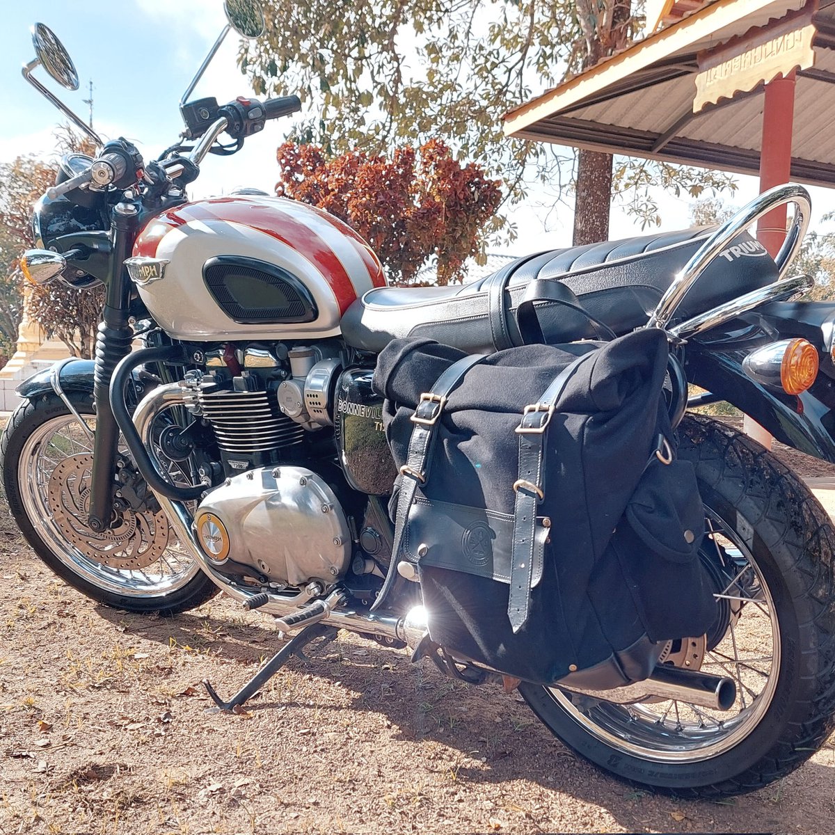 R9Kustoms's tweet photo. 🤙 CHECK OUT STORE https://t.co/1H4W9b0crA Waterproof Pannier MODERN Classics @r9kustoms 
#triumph #triumphscrambler #triumpht100  #triumpht120 #triumphscrambler900  #triumphmotorcycles #triumphaddict #triumphlife #bonneville #royalenfield #triumpht120black #triumphcustoms https://t.co/cbRlxIoT4I