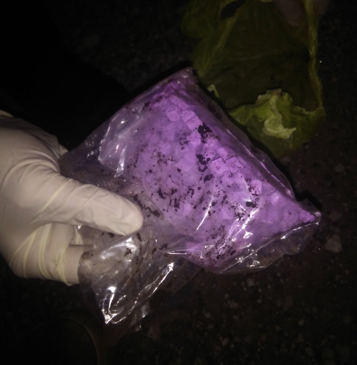 UrmetTambre's tweet photo. HOIATUS! Viimasel ajal on juba kaks noort inimest kaotanud elu peale MDMA tarvitamist. Noorte hulgas on aine tuntud ka Molly nime all. Uurime, kust mürgine aine pärineb ja millisel kujul edasi liigub. Kõik, kes on seda tapvat ainet mingil põhjusel hankinud, palun ärge tarvitage! https://t.co/K8aMLI4B9W