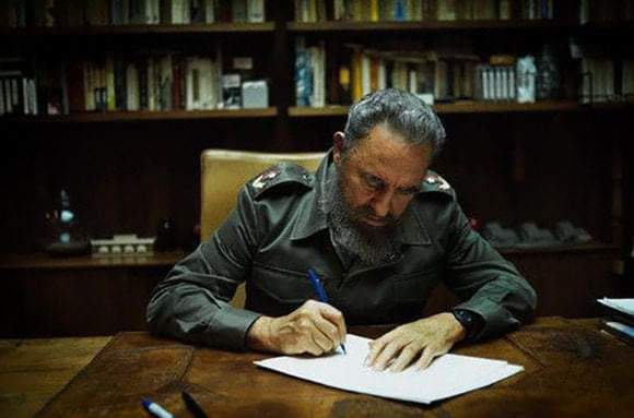 ✨ Conmemoramos el 5to Aniversario del Tránsito a la Inmortalidad del Comandante Fidel Castro Ruz, líder indiscutible de la Revolución Cubana. 🇨🇺 🇳🇮
#FidelVive ✊🏽 #SoberaniaEnMiTierra 
<a href="/DrSuazo915/">𝙎𝙪𝙖𝙯𝙤 ☭✊🏻🇵🇸</a> <a href="/ElCuerv0Nica/">EL CUERVO 🇳🇮</a> <a href="/BERINGESQUIVEL/">Bering Esquivel</a> <a href="/FelipeSCamposA/">Felipe Campos</a>