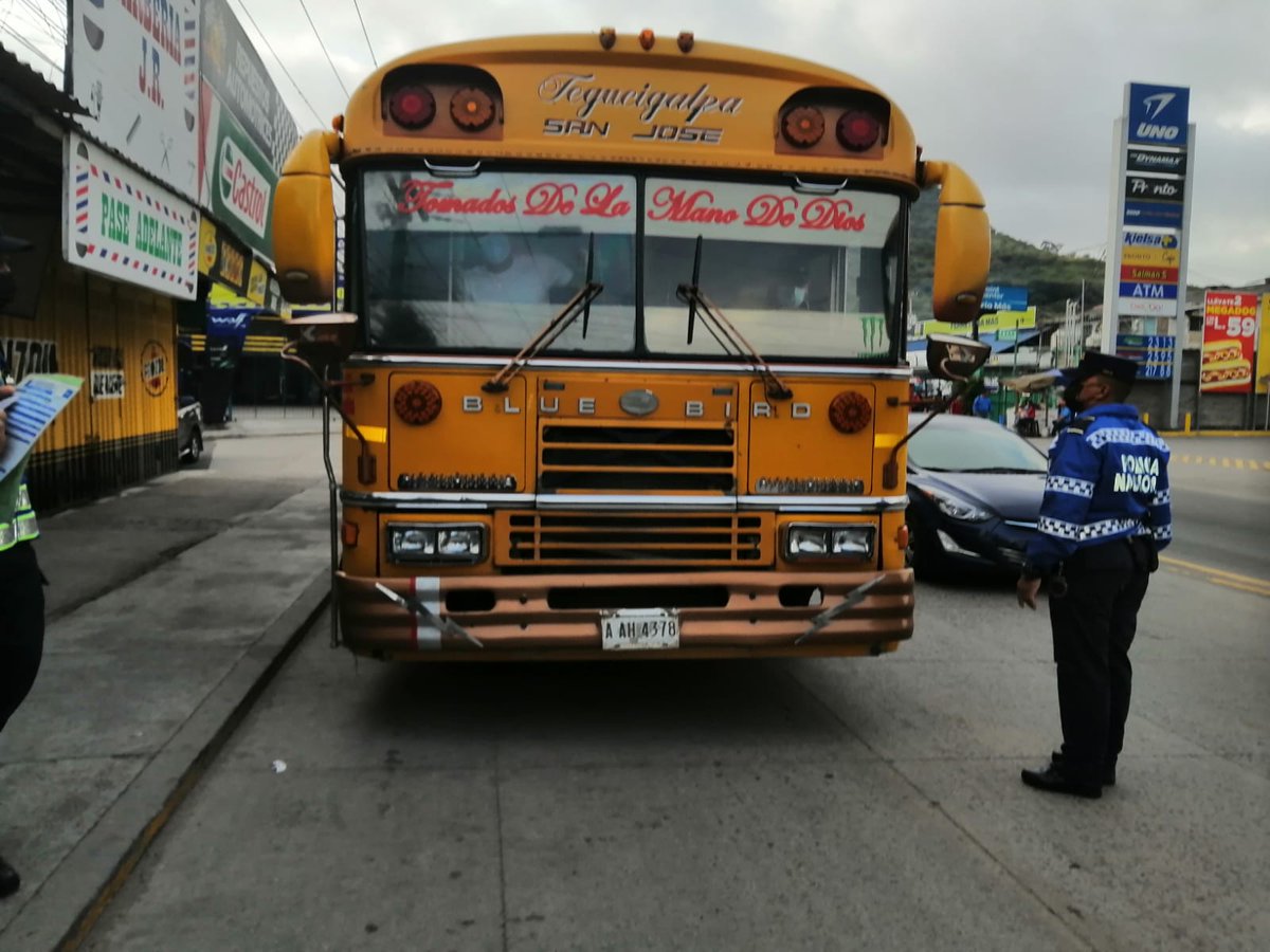 IHTT_HN's tweet photo. Acción inmediata de nuestros inspectores, hoy sancionó al conductor de la unidad de transporte con placa AAH 4378, de la ruta TGU- San José, por irrespeto a la ley.

Recibimos denuncia por un ciudadano a través de nuestras redes sociales.
@RafaelRuizP_ @PyubaniWilliams @Necm1987 https://t.co/hY9eFXqwMK