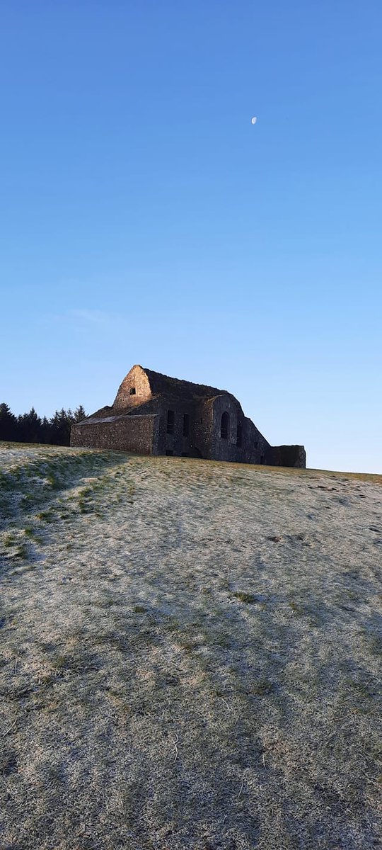 SavetheHellfire's tweet photo. A frosty morning at the Hellfire, captured by Máirín Carroll. #weather #thursdaymorning https://t.co/NvdEqUkEya