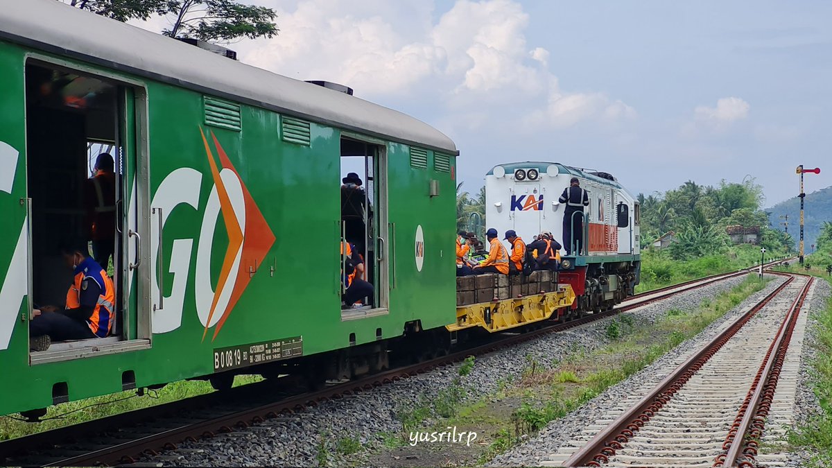 garut_railfans's tweet photo. @KAI121 
@keretaapikita @perkeretaapian @btp_jabar
@mas_didiek 
@jurnalrailfans 
@GM_MarKA 
@jalur5_ 
@JavatrainID  
@Irps_BD 
@AnkerTwiter 
@semboyan35com https://t.co/Kf1Tii1wwr