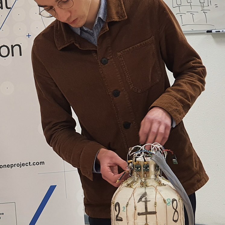 M_one_project's tweet photo. This afternoon, demonstration of our prototypes by our students from @UCLouvain_ADRE @InstitutFresnel @univamu @NeuroSpin_91 @CEA_Joliot @MultiwaveI 🙌🏻 
#youngresearchers #Imaging #birdcage #coil #innovation https://t.co/6A02sEb4E3