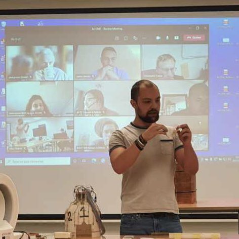 M_one_project's tweet photo. This afternoon, demonstration of our prototypes by our students from @UCLouvain_ADRE @InstitutFresnel @univamu @NeuroSpin_91 @CEA_Joliot @MultiwaveI 🙌🏻 
#youngresearchers #Imaging #birdcage #coil #innovation https://t.co/6A02sEb4E3