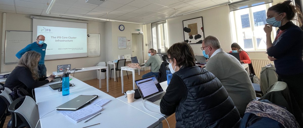 IFB_Bioinfo's tweet photo. Introduction to the #Cluster with members of the @IFB_Bioinfo Cluster #TaskForce 💻🧑‍💻 thanks to @julozi , @glecorguille and @DeneckerThomas 

@EBAI_Roscoff @aviesan_fr @inserm

#EBAII2021 #bioinformatics #NNCR #mutualization https://t.co/xWIYfsHenV
