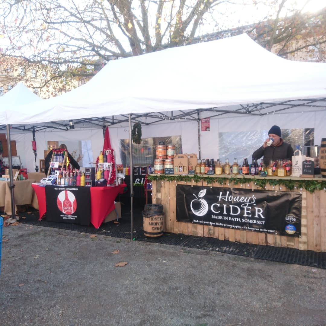 HoneysCider's tweet photo. Queens Square in our beautiful Bath is home for the next 4 weeks @bathartisan Christmas Market. Come see us for all your cidery needs and a hot mulled cider to keep you warm (except Mondays and Tuesdays as no alcohol stalls can trade so we'll be busy prepping stock instead) https://t.co/Tn7JnkU8Sr
