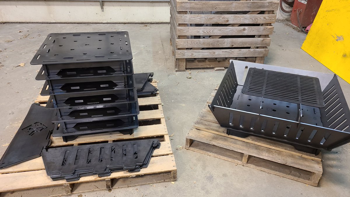 MattPinsonn's tweet photo. Christmas firepit orders are stacking up. Still time to get your order in. DM for details. https://t.co/zrziHxJacr