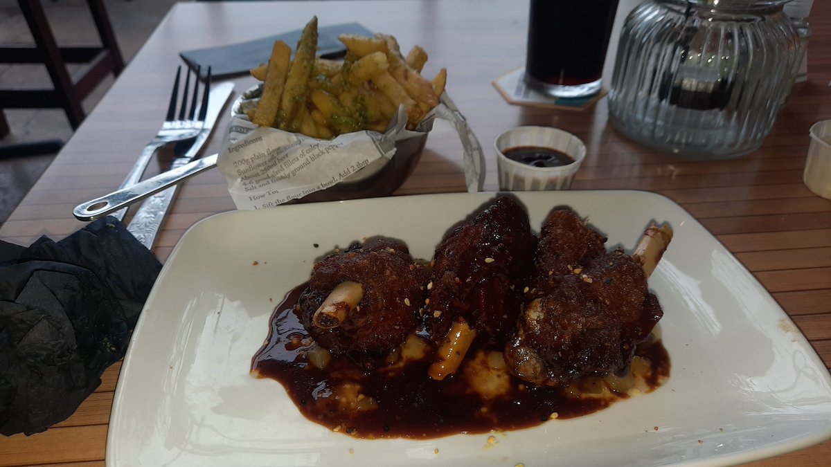 The food in <a href="/TheCentralNavan/">TheCentralNavan</a> is amazing, got this hoison Duck a while back and its stunning. Their short ribs are to die for.

#food #duck #hoisonduck #navan #starving