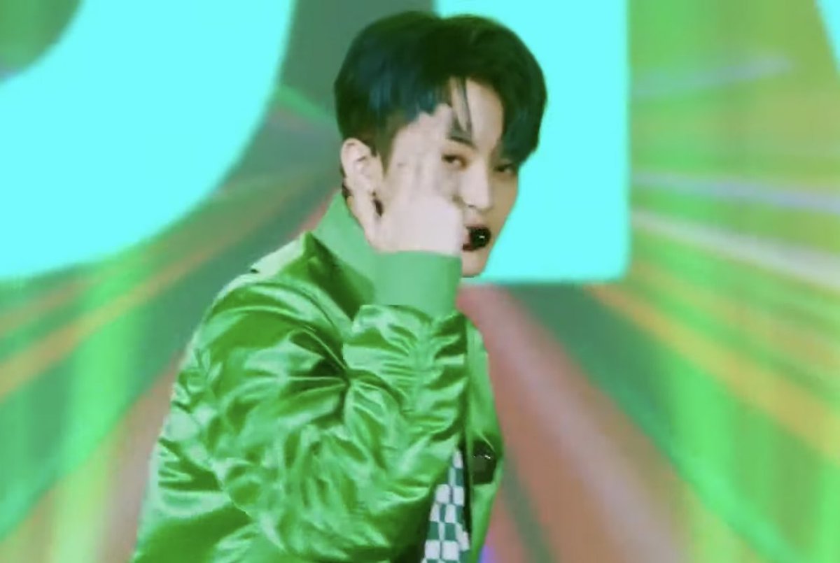 LOOKSMKL's tweet photo. hot sauce #MARK https://t.co/Y8Z2zpn22m