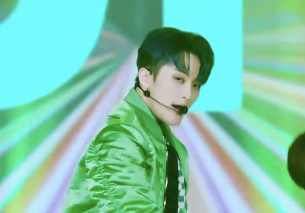 LOOKSMKL's tweet photo. hot sauce #MARK https://t.co/Y8Z2zpn22m