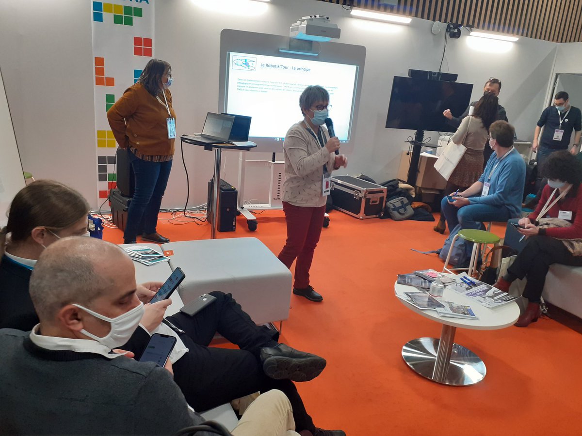 ToucheLaurent's tweet photo. le #RobotikTour !
de la @RAIledeFrance
Accompagner Encourager les enseignants du 95 lors de la prise en main des kits

Pour les élèves, découvrir des activités robotiques pour concevoir tester corriger un programme

 @ChristineJehan
Cc @acversailles @Academie_Paris @AcCreteil https://t.co/dv662OsfS0