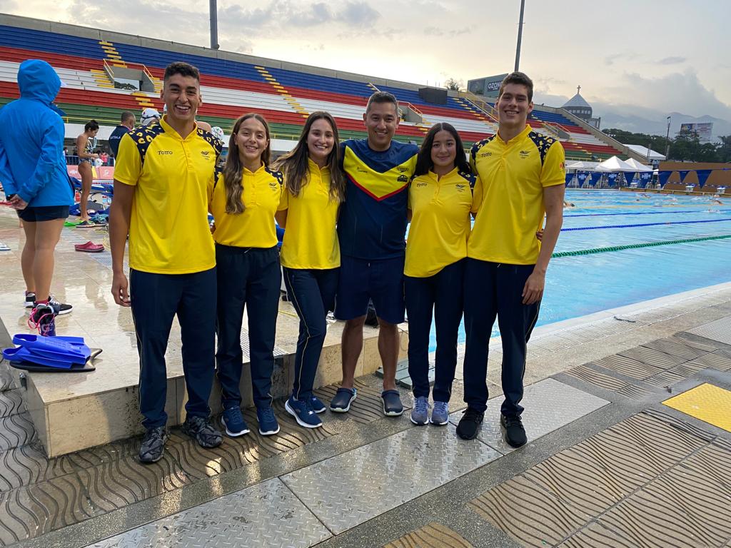 Los nadadores de Caldas y su entrenador en los Juegos Panamericanos Junior, nos comparten una fotografía de la cuota del departamento a la Selección Colombia de Natación.

#VamosColombia 

En deporte #PrimeroLaGente