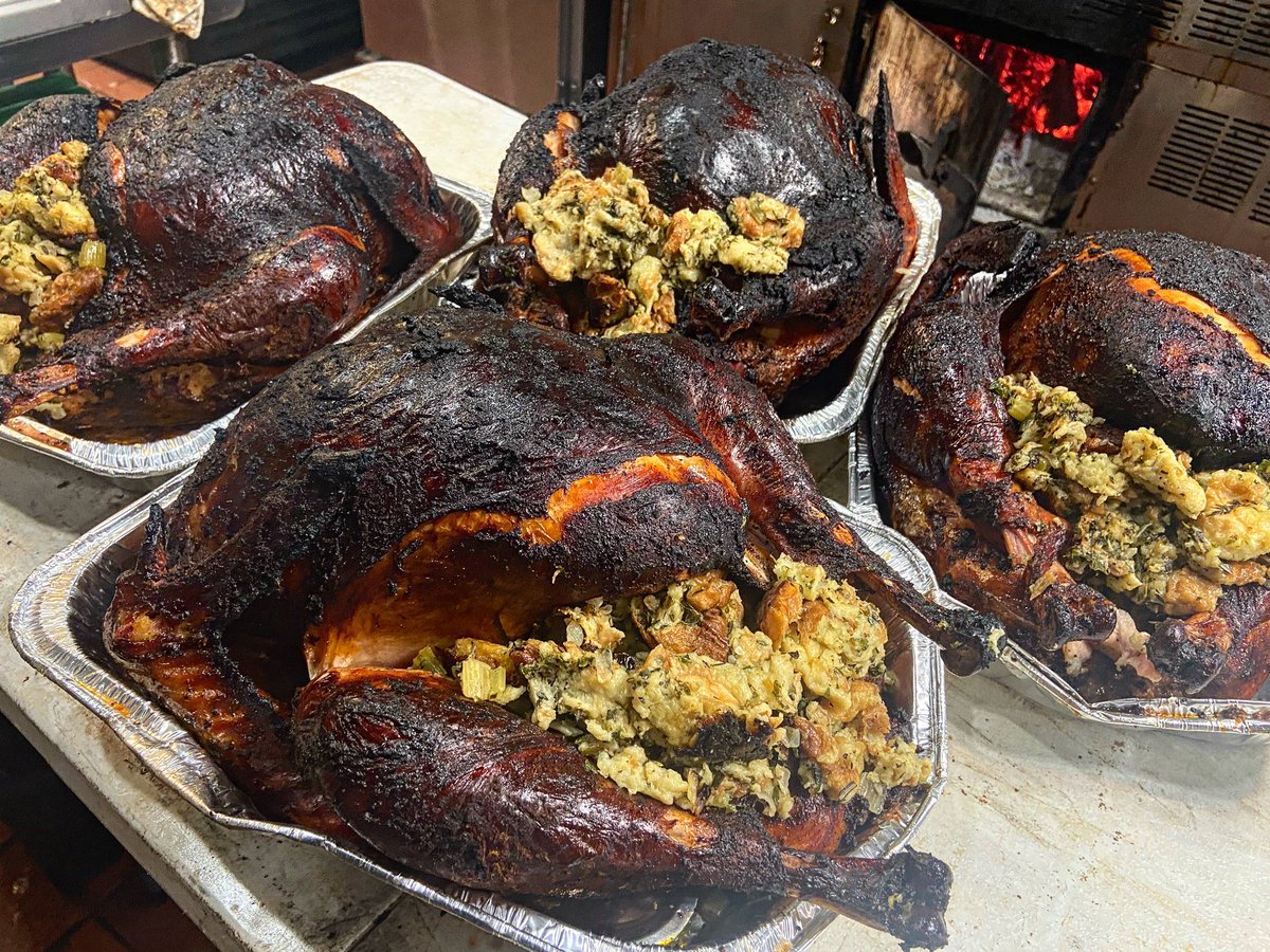 RedWhiteQue's tweet photo. Happy Thanksgiving! If you were lucky enough to snag one of these preordered birds, your pick up time is today between 10-noon! https://t.co/h5RTxTIl1L