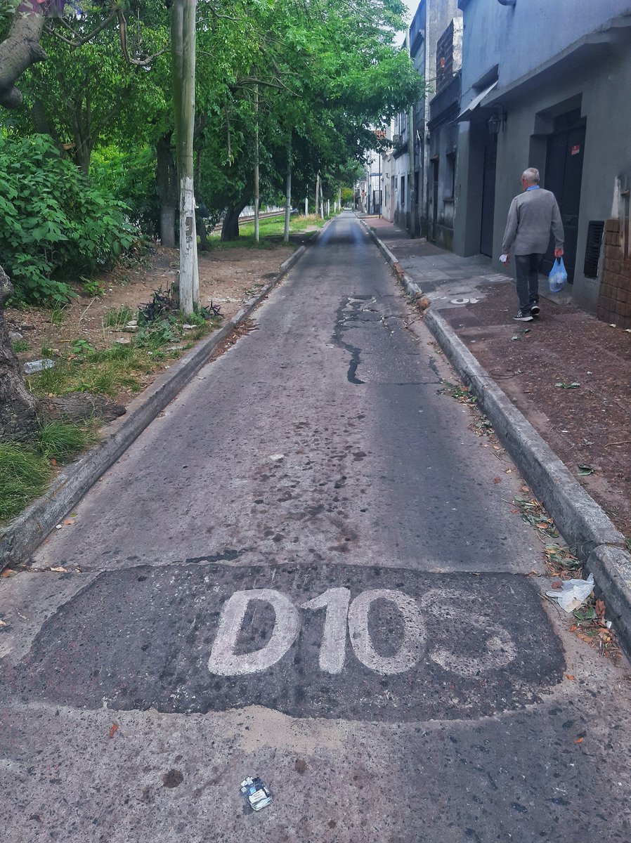 walkingconurban's tweet photo. Cuando se caigan a pedazos las paredes de esta gran ciudad... escribiremos el suelo.
Mientras tanto, todos los murales que pudimos recolectar a lo largo de los últimos 365 días D.D. https://t.co/T3dYXWfFzh