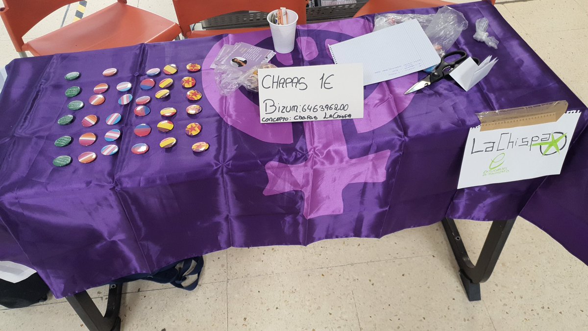 ¡No te quedes sin chapa! 💜
Hall de la facultad de CC.PP y Sociología!