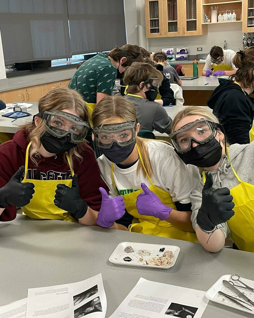 VimyAcademy's tweet photo. #vimyscience learning about the structures of the eye! #lightandoptics #sheepeyedissection #epsb #vimyproud #kd https://t.co/OlClFy4H7j