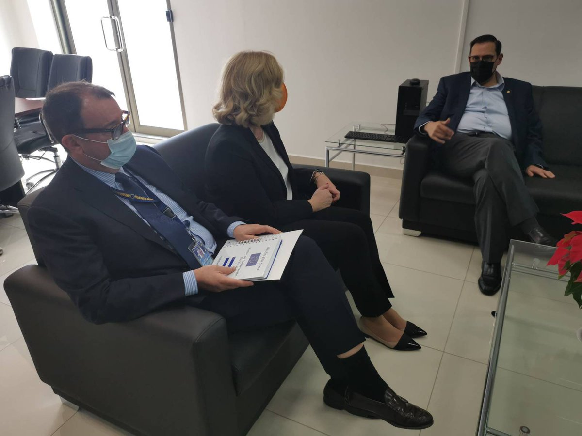 En respuesta a la invitación del gobierno de #Honduras para la observación de las #EleccionesGenerales2021 realizada a través de la <a href="/CancilleriaHN/">Cancillería Honduras</a>, la jefa de la #MOEUEhn21 <a href="/ZovkoEU/">Željana Zovko</a> conversó hoy con el canciller <a href="/Lisandrorosales/">Lisandro Rosales</a> sobre el ambiente preelectoral.