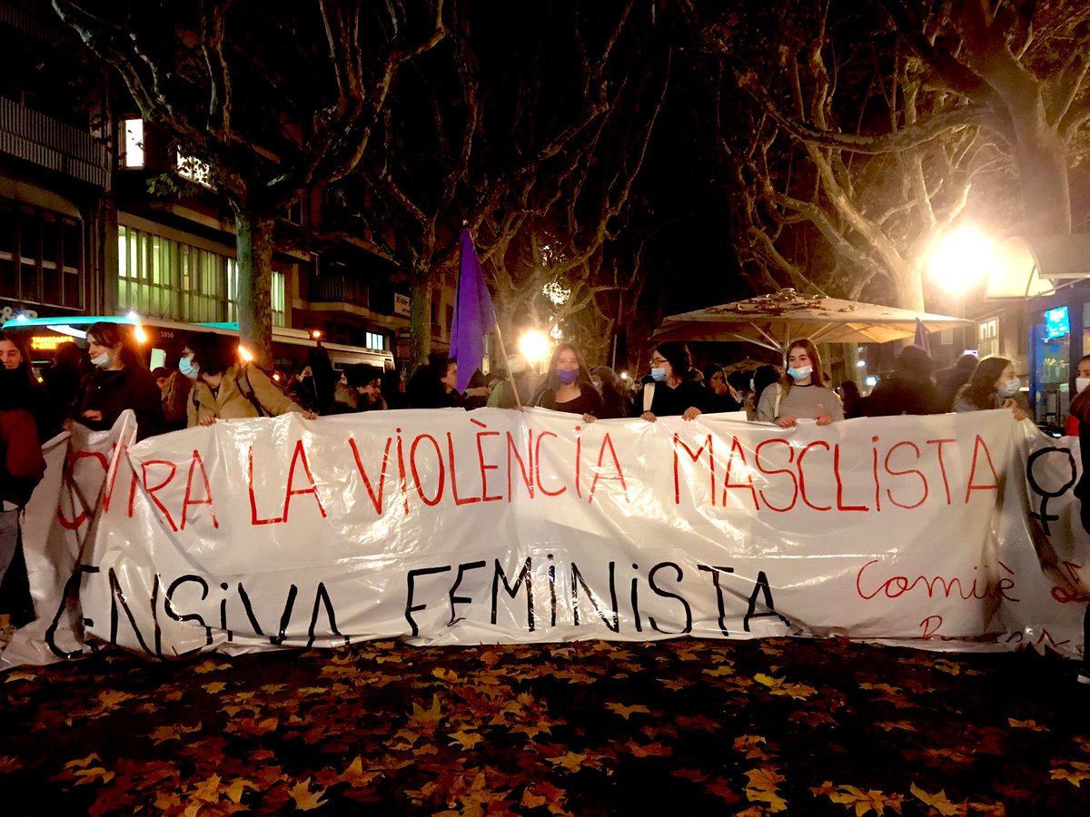 EndavantBages's tweet photo. 🟣Lliures i combatives!✊🏼

Arrenca la marxa de torxes del #25N a Manresa!

Contra la violència masclista,
ofensiva feminista!👊🏼

Feminisme #PerCanviarHoTot! https://t.co/9C42VIaB4o