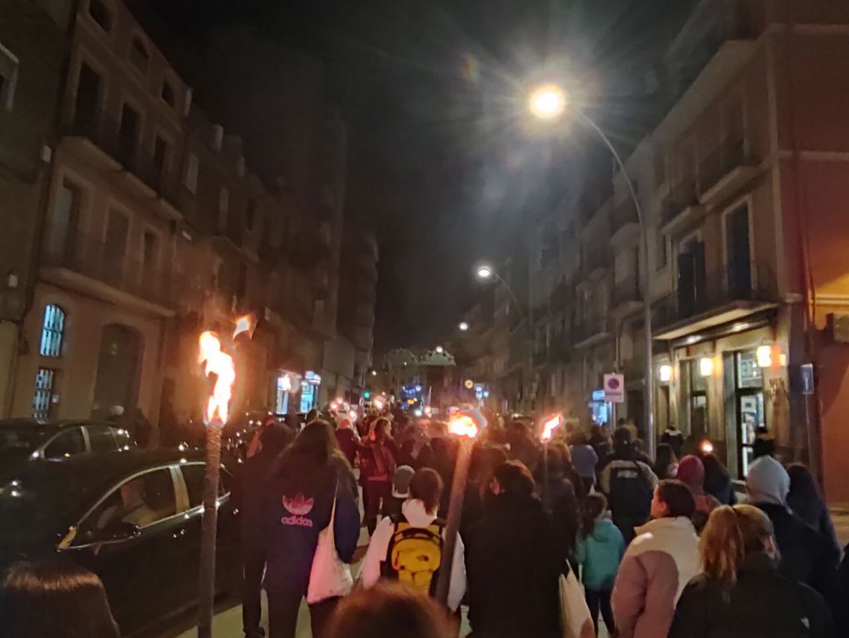 EndavantBages's tweet photo. 🟣Lliures i combatives!✊🏼

Arrenca la marxa de torxes del #25N a Manresa!

Contra la violència masclista,
ofensiva feminista!👊🏼

Feminisme #PerCanviarHoTot! https://t.co/9C42VIaB4o
