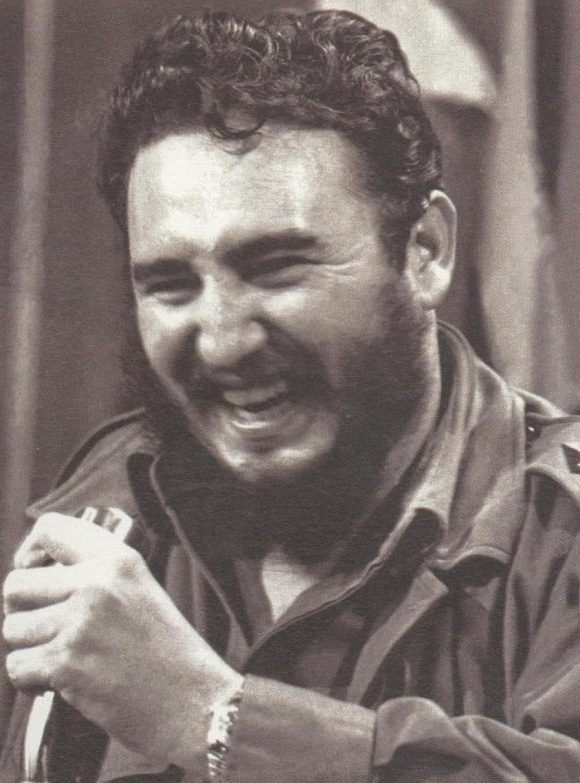 Inspirados en el ejemplo del Comandante en Jefe Fidel, acompañamos al pueblo venezolano en la batalla contra la #COVID19. #FidelPorSiempre #FidelVive <a href="/cubacooperaven/">Brigada Médica Cubana en Venezuela</a> <a href="/AdanVillavicen5/">Adan Villavicencio Guzmán</a> <a href="/PerezAltunaga/">Esther Pérez Altunaga</a> <a href="/KeylerING/">Keyler</a>