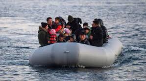 CarolineNewns's tweet photo. I’m starting #FollowBackFriday early. In addition to my usual #FBPE #FBPPR #GTTO call out, I want to follow any and all who believe #RefugeesWelcome #RefugeesNeedHelp #RefugeesAreWelcomeHere https://t.co/YfJQFv4T8b
