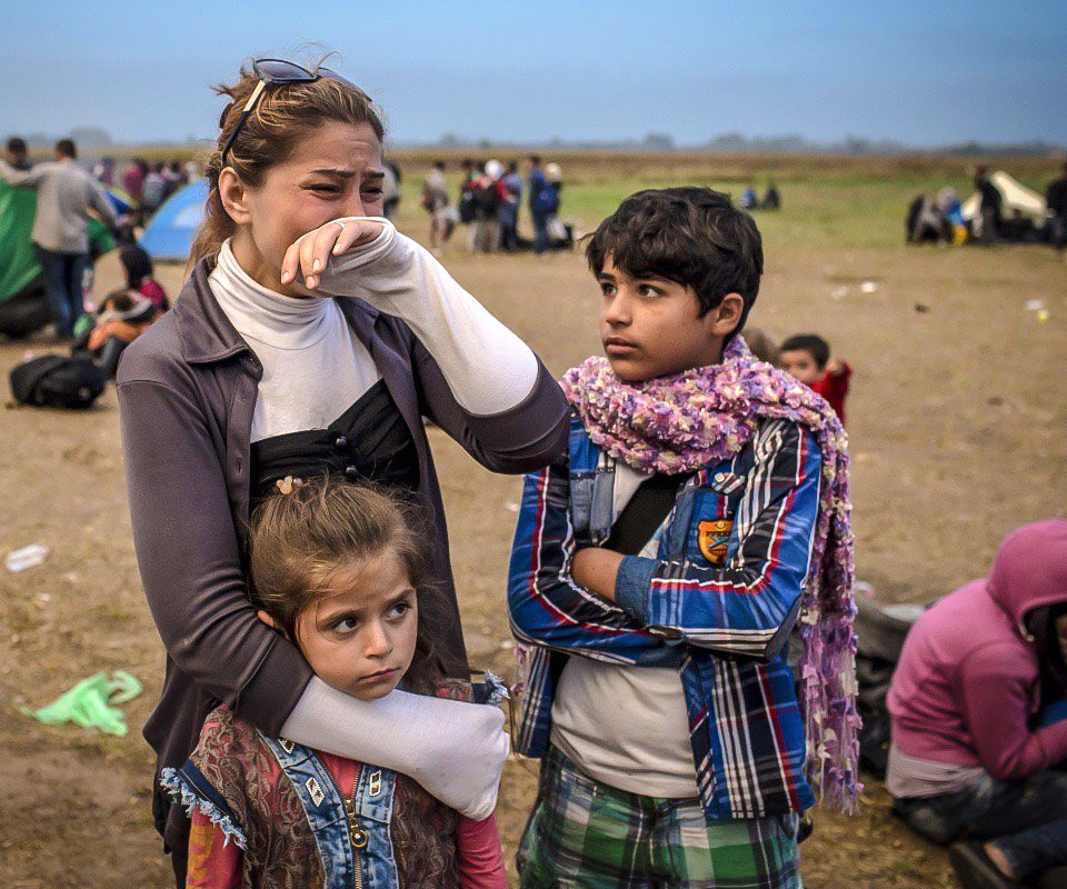 CarolineNewns's tweet photo. I’m starting #FollowBackFriday early. In addition to my usual #FBPE #FBPPR #GTTO call out, I want to follow any and all who believe #RefugeesWelcome #RefugeesNeedHelp #RefugeesAreWelcomeHere https://t.co/YfJQFv4T8b