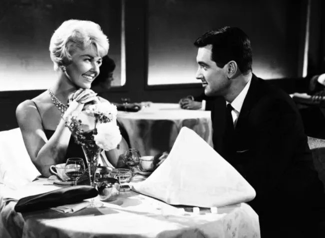 hollywoodsuite's tweet photo. Which dynamic duo will you watch? On #ThursdayNightClassics it's the premiere of Doris Day & Rock Hudson in Pillow Talk (1959). ππΈ
If you're looking for a different kind of love story flip over to HS80 for Planes, Trains and Automobiles (1987). βοΈ π¦ https://t.co/Lz5MnQgqgX https://t.co/ff7ksolFoI