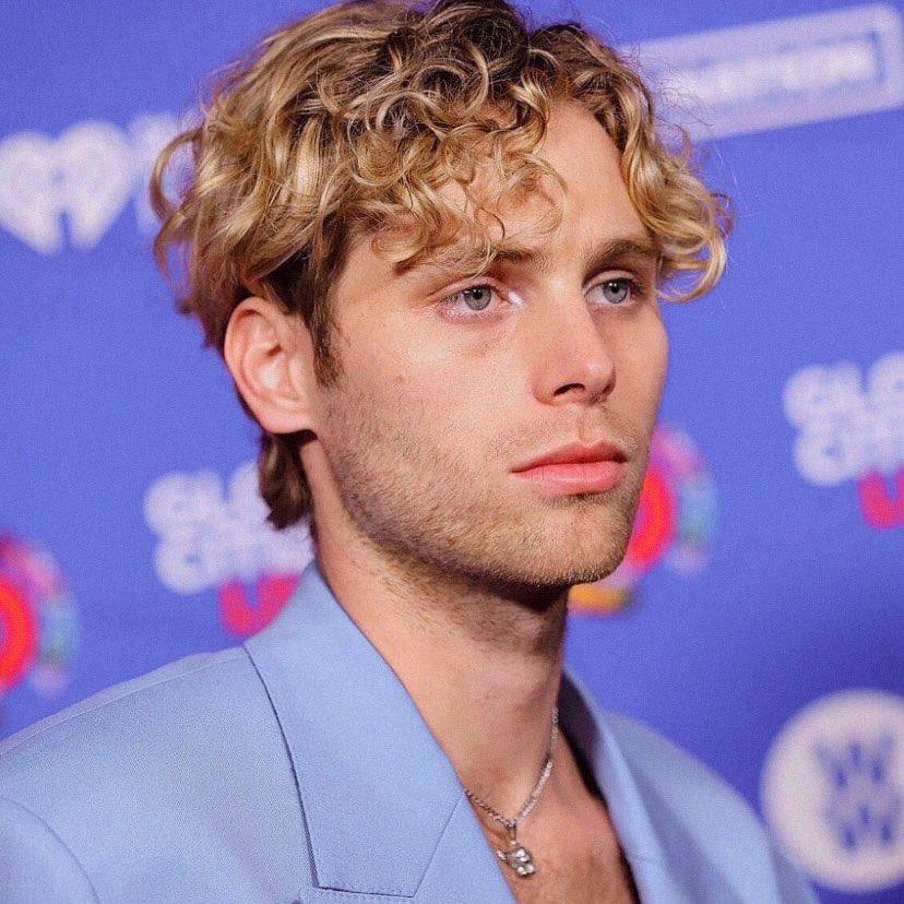 babybluedanella's tweet photo. #10YearsOf5SOS #5SOSDay2 
luke hemmings 
2020                                2021 https://t.co/IdwLA1euSE